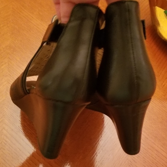 Adrianne Vittadini Wedges Heels Comfort booties - Picture 4 of 9